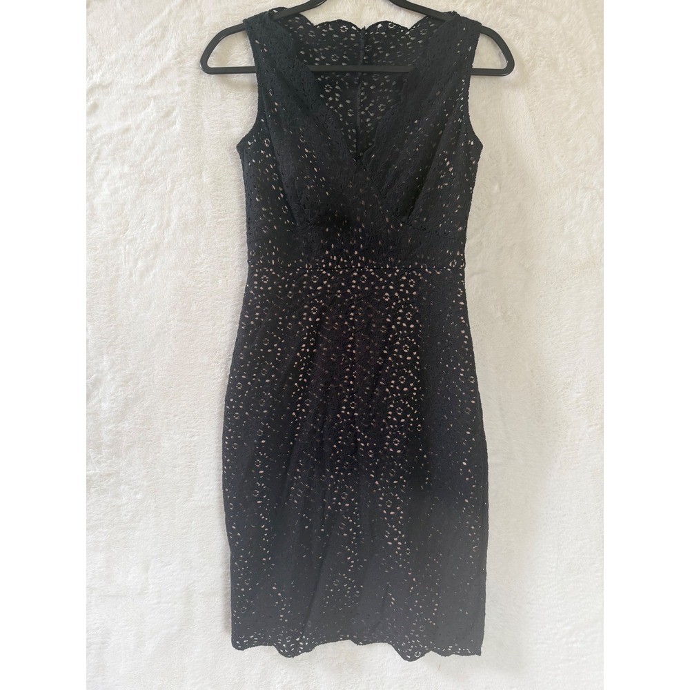 BCBG MaxAzria Lynette Black Lace V-Neck Sleeveless Cocktail Dress Size 2